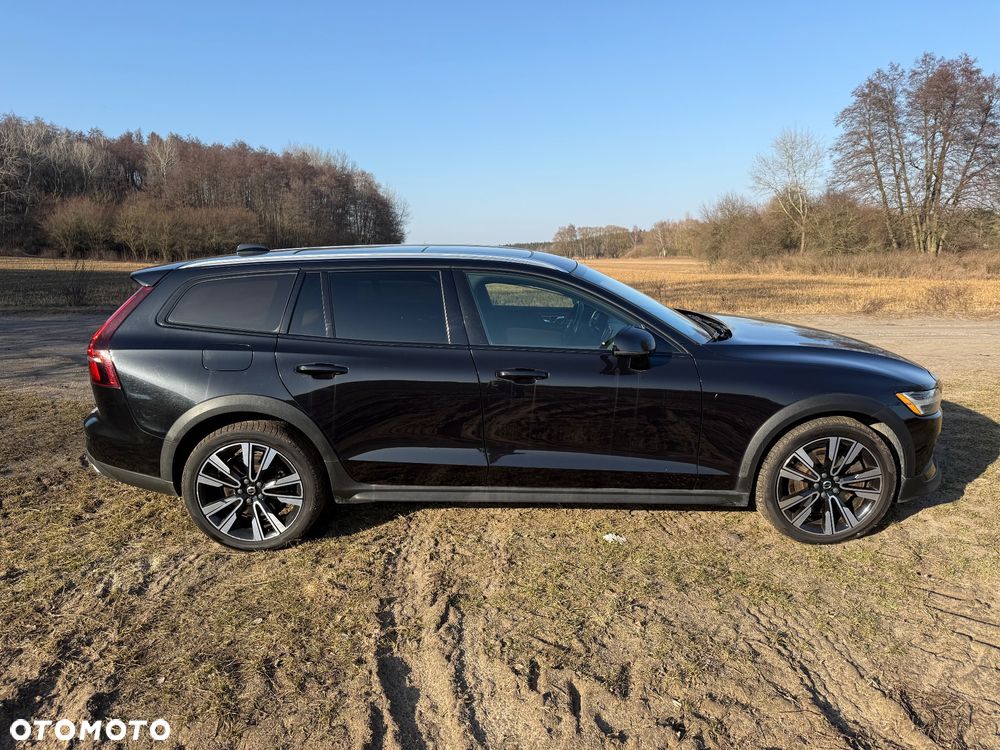 Volvo V60 Cross Country Pro T5 AWD - 2