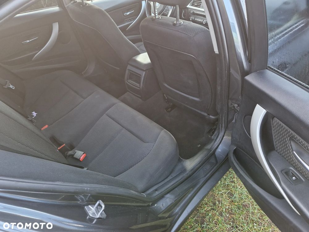 BMW Seria 3 318d Sport Line - 8
