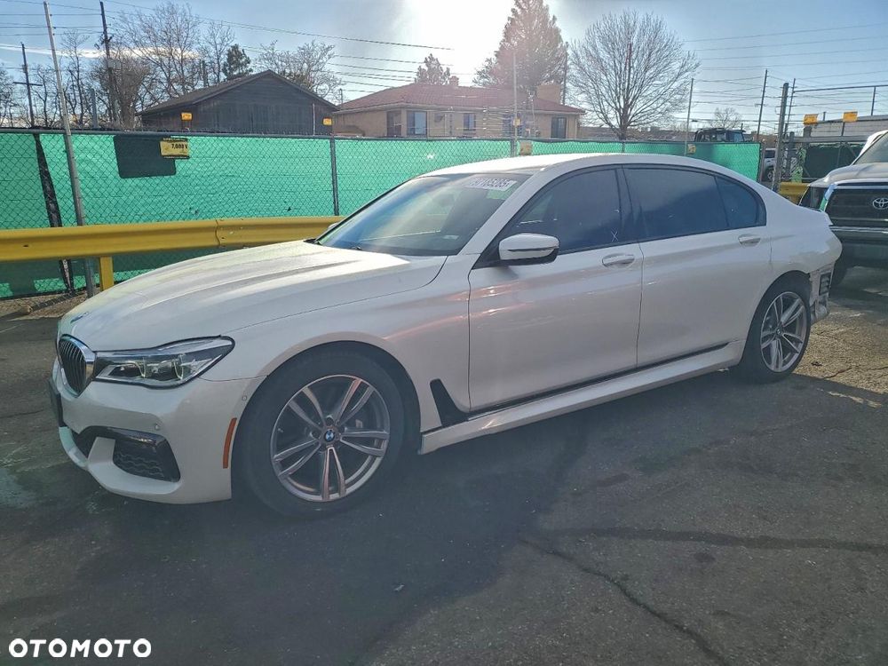 BMW Seria 7 750i xDrive