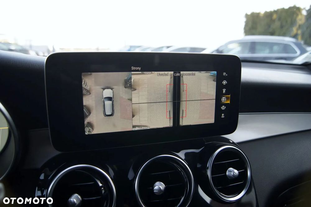 Mercedes-Benz GLC 300 e 4Matic 9G-TRONIC AMG Line Plus - 22