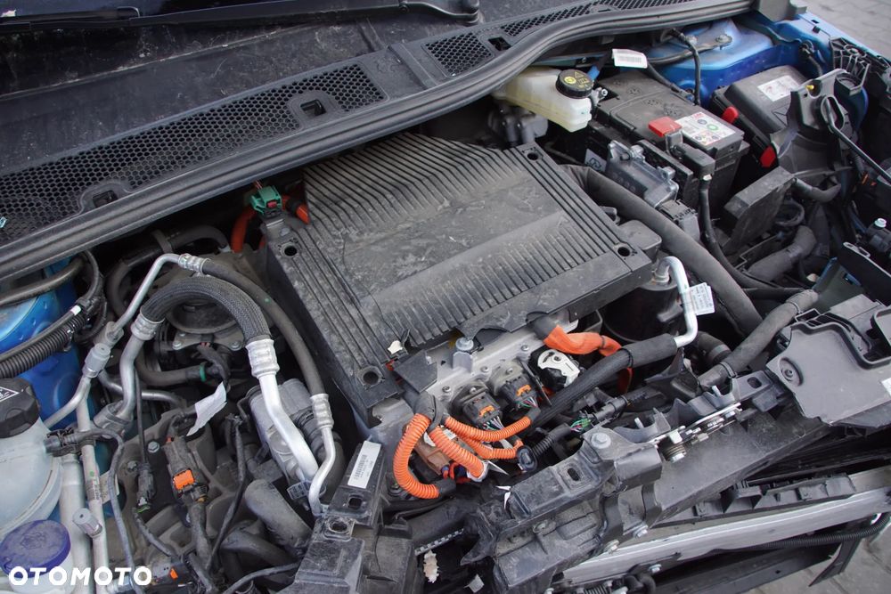 Auto na części - Peugeot e-208 100 kW ZK01 9842858380 ESM 2023R Silnik Falownik Bateria Drzwi Błotnik Klapa Zderzak Lusterko Lampa Klamka Szyba Deska Kokpit Sterownik Moduł Czujnik Licznik Wyświetlacz Panel Kierownica - 18