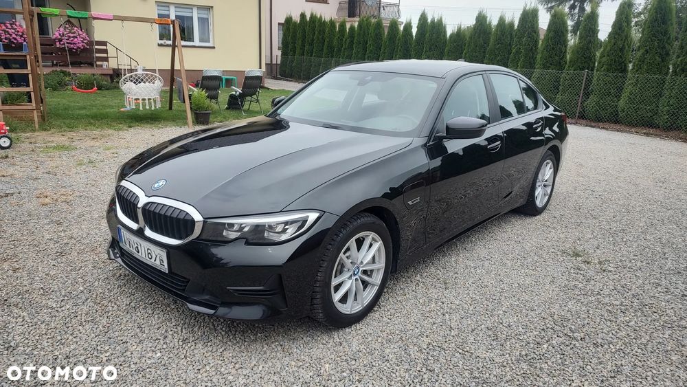 BMW Seria 3 330e Advantage