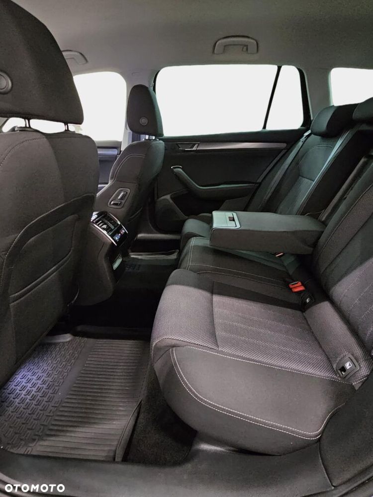 Skoda Superb 2.0 TDI SCR Style DSG - 24