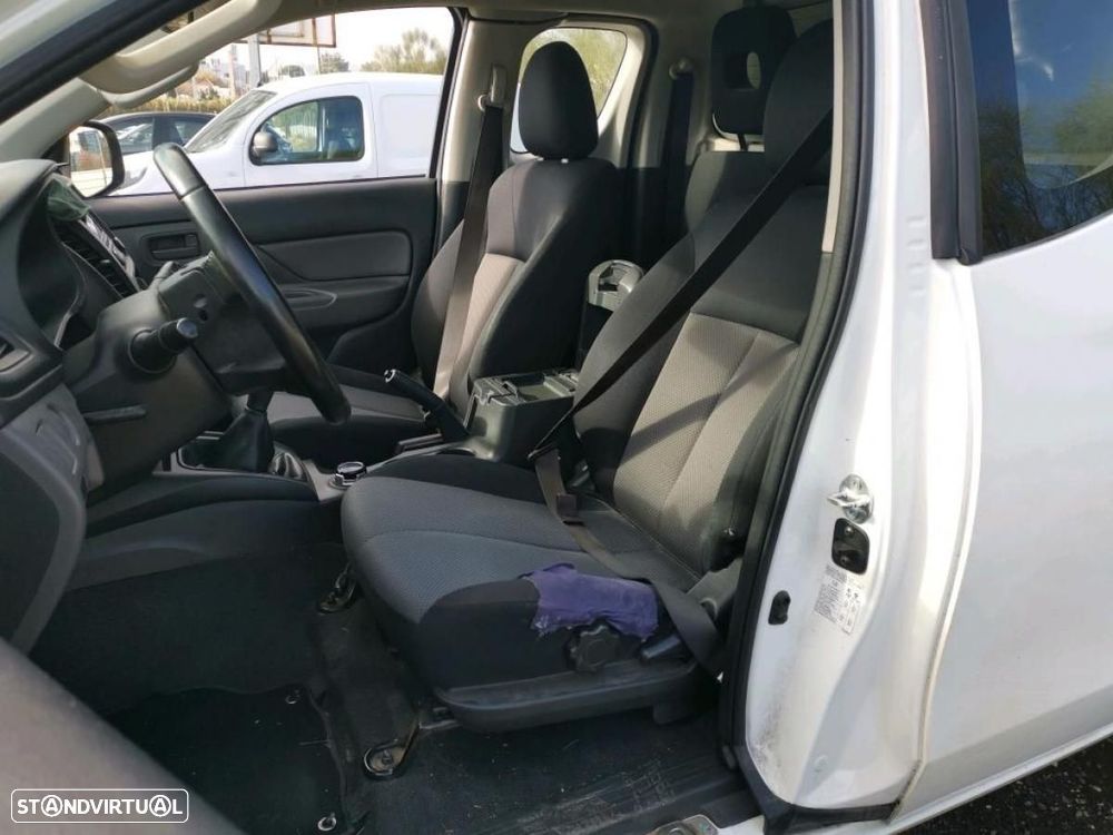 Mitsubishi L200 2.4 DI-D Club 4WD c/iva - 4