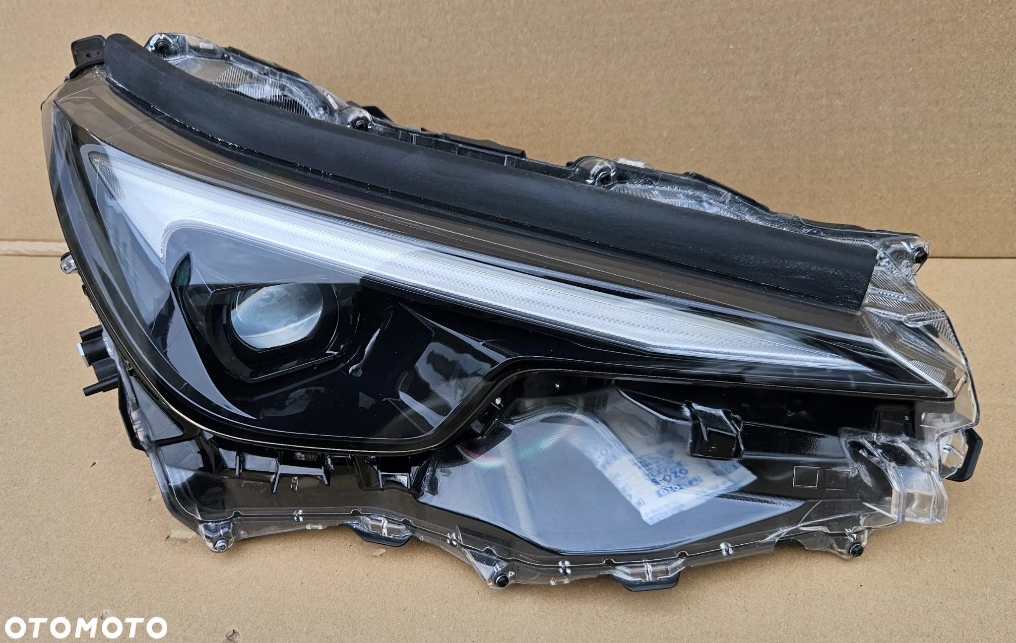 Reflektor prawy lampa przednia LEXUS LBX 2023- ORYGINAŁ! - 3