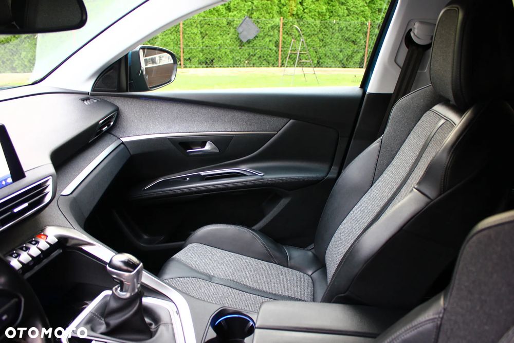 Peugeot 5008 1.5 BlueHDI Allure S&S - 26