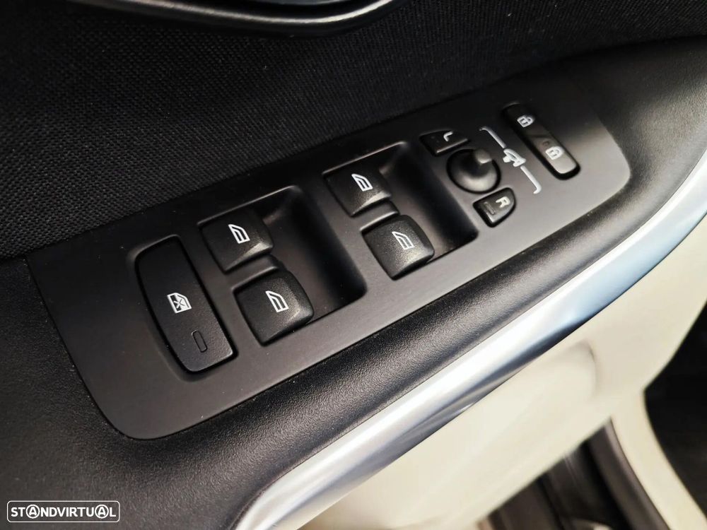 Volvo V40 Cross Country 1.6 D2 Momentum - 38
