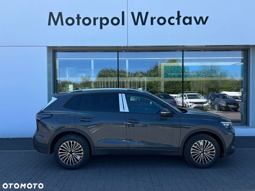 Volkswagen Tiguan - 10