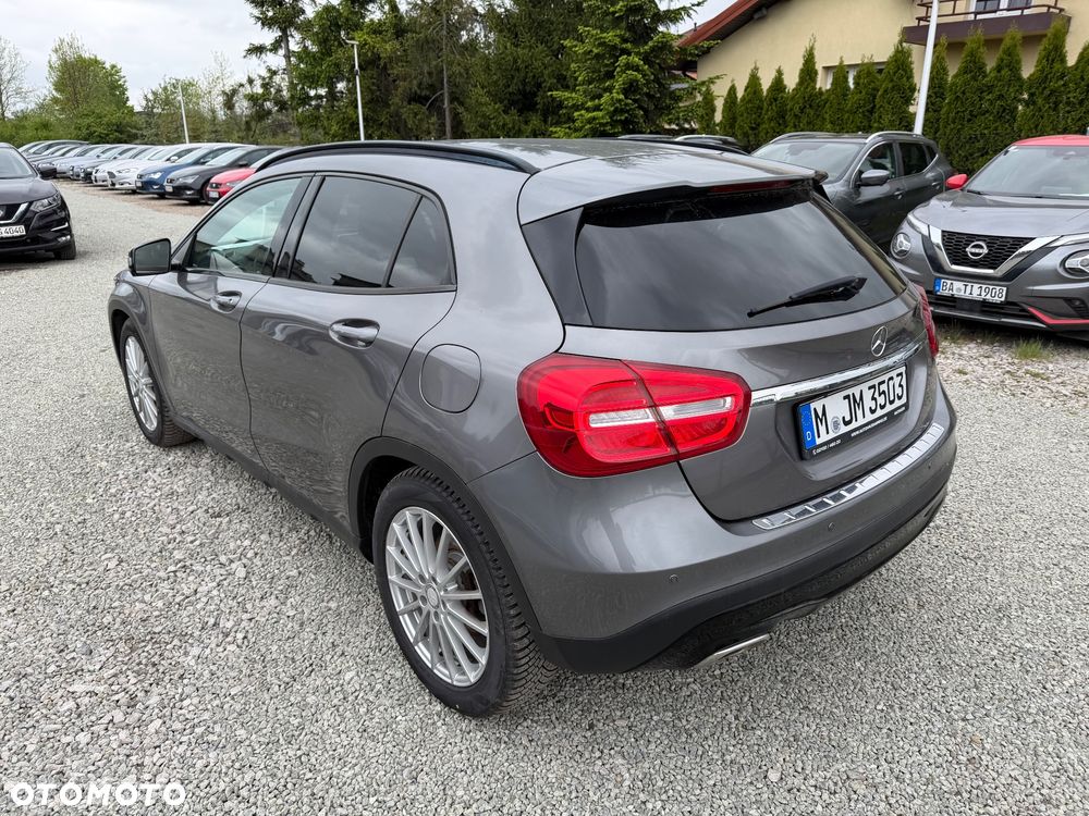 Mercedes-Benz GLA 200 Urban - 15