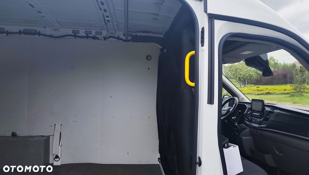 Ford Transit - 12