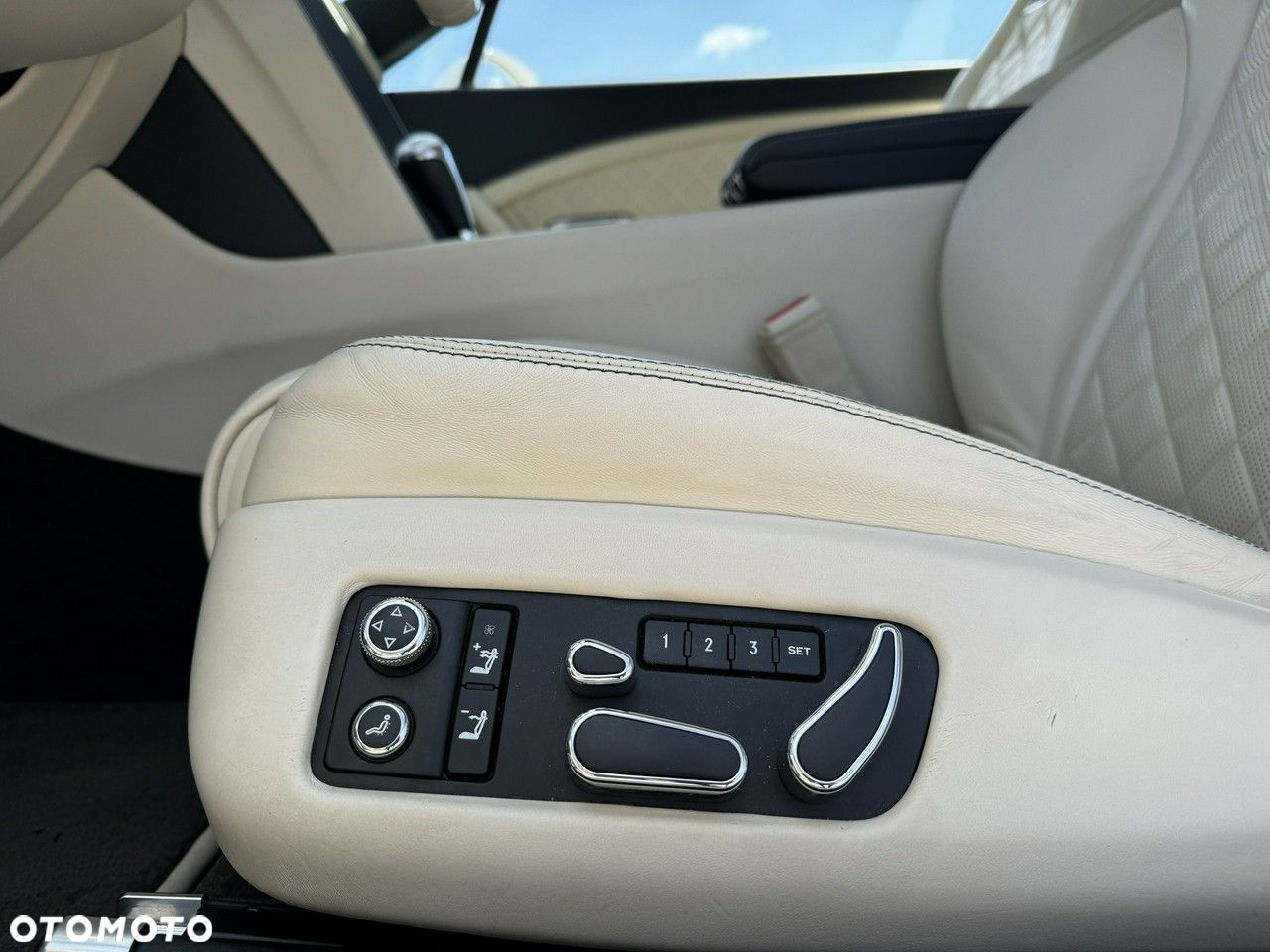Bentley Continental GT - 17