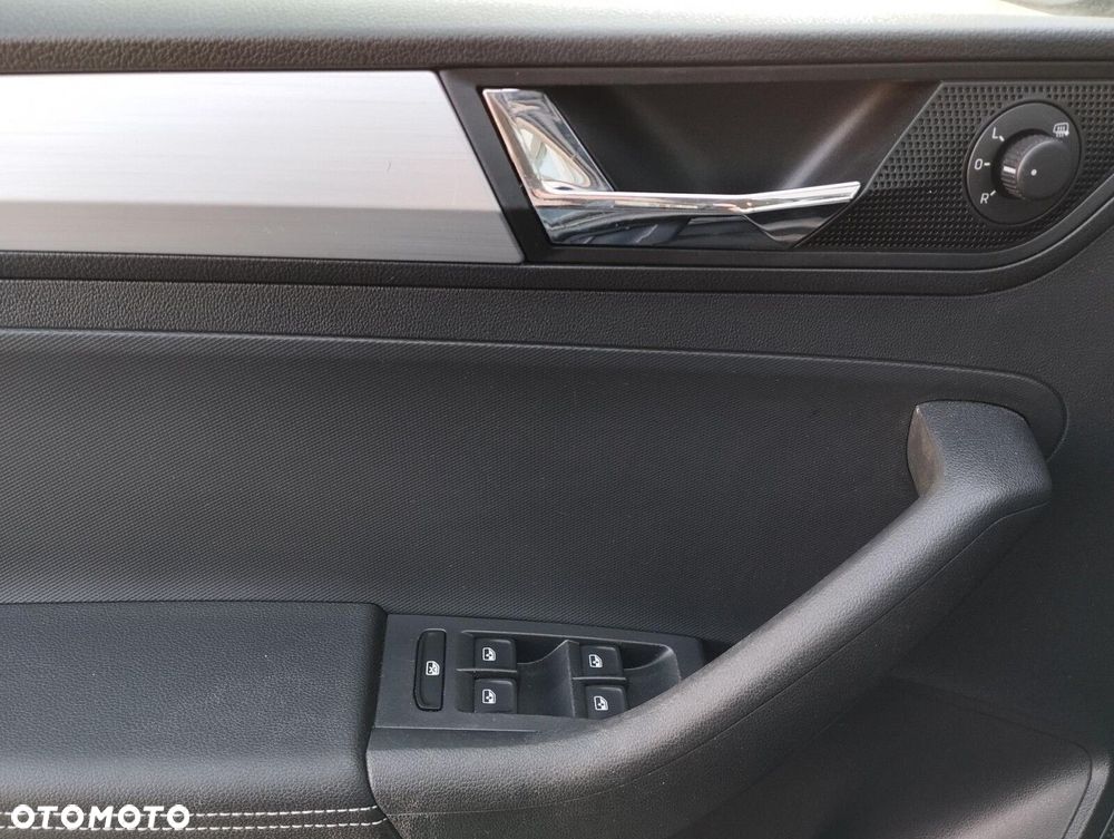 Skoda RAPID 1.0 TSI Ambition - 17