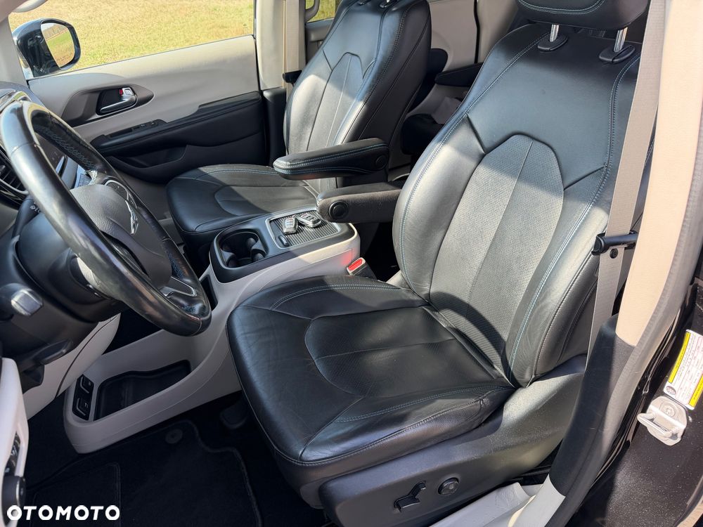 Chrysler Pacifica - 25