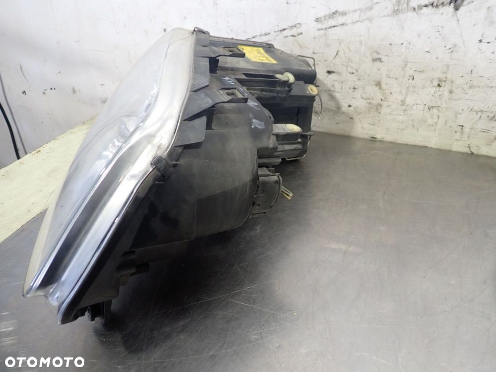 LAMPA PRAWA PRZEDNIA VOLKSWAGEN TOURAN I 1.6 1T0941040F - 2