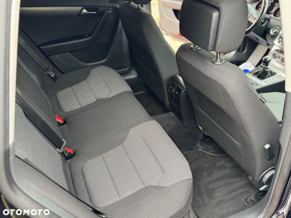 Volkswagen Passat 2.0 TDI BlueMotion Technology Comfortline - 34