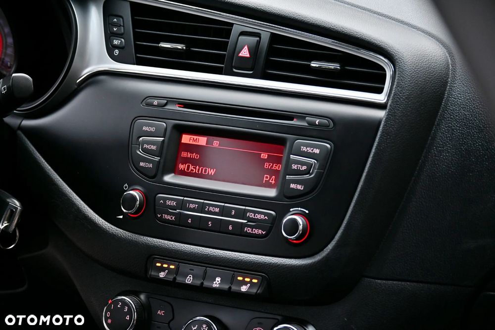 Kia Ceed 1.4 CVVT Dream-Team Edition - 26