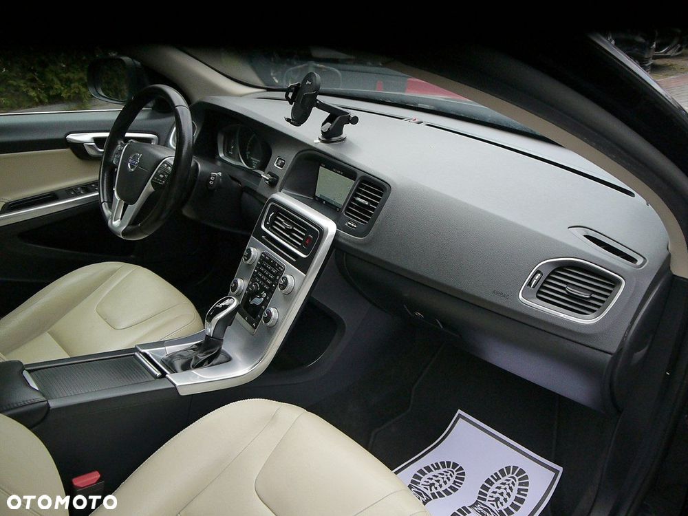 Volvo V60 D2 Drive-E Momentum - 30