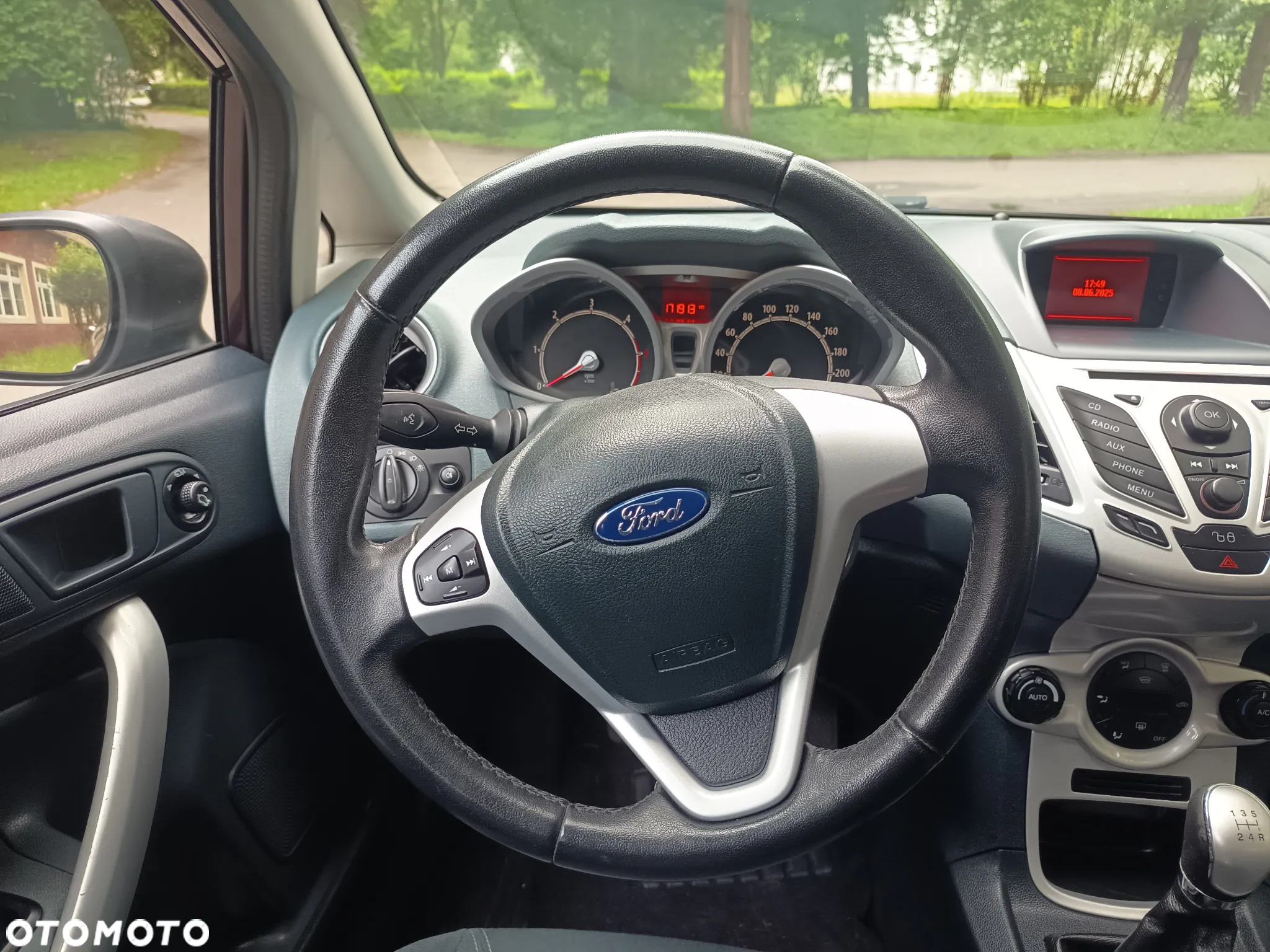 Ford Fiesta 1.6 TDCi DPF Ghia - 14