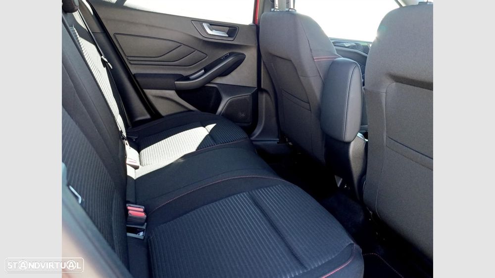 Ford Focus 1.0 EcoBoost MHEV ST-Line X - 18