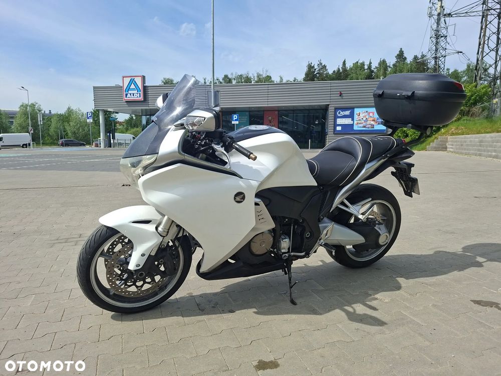 Honda VFR - 3