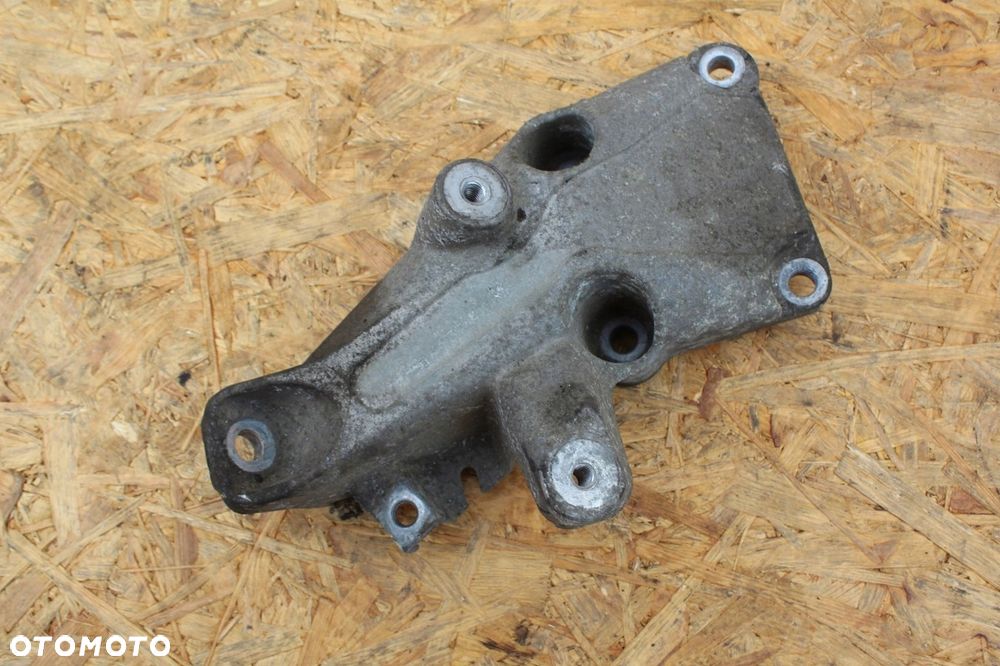 Łapa silnika LEWA BMW e90 E91 E92 E93 E87 silnik N43 2.0i 6776529 - 1