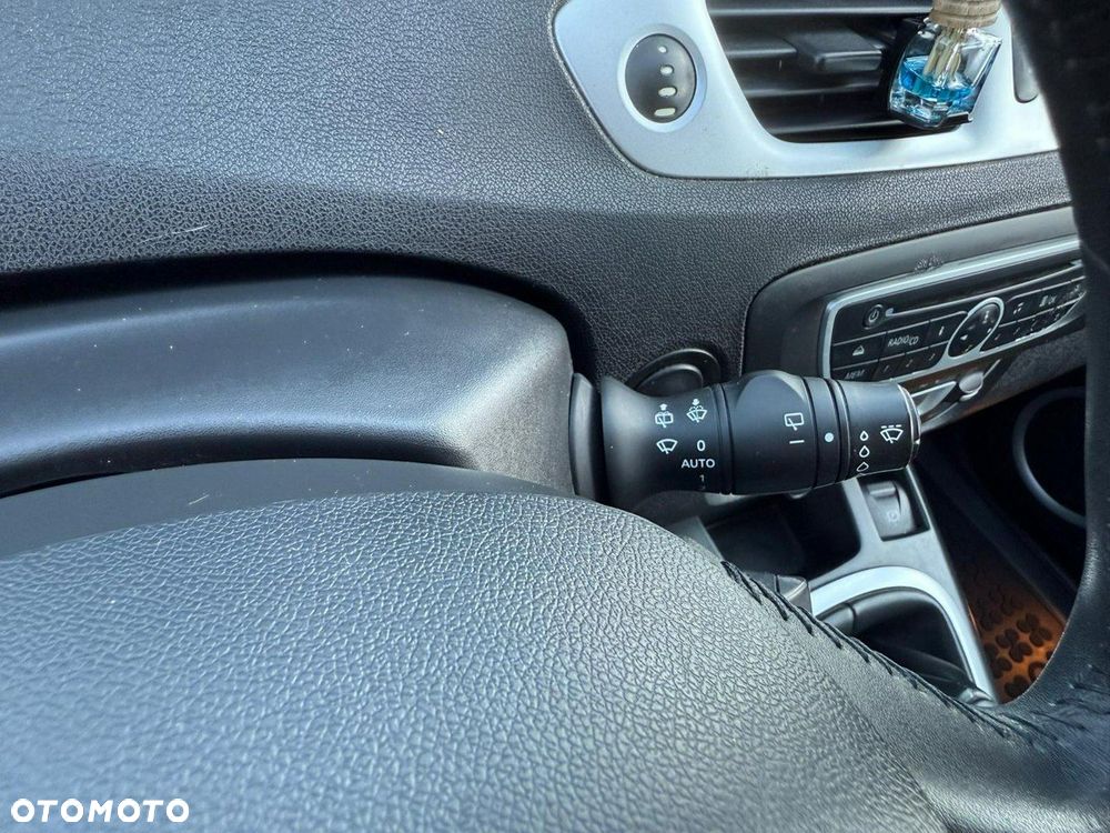 Renault Grand Scenic - 21