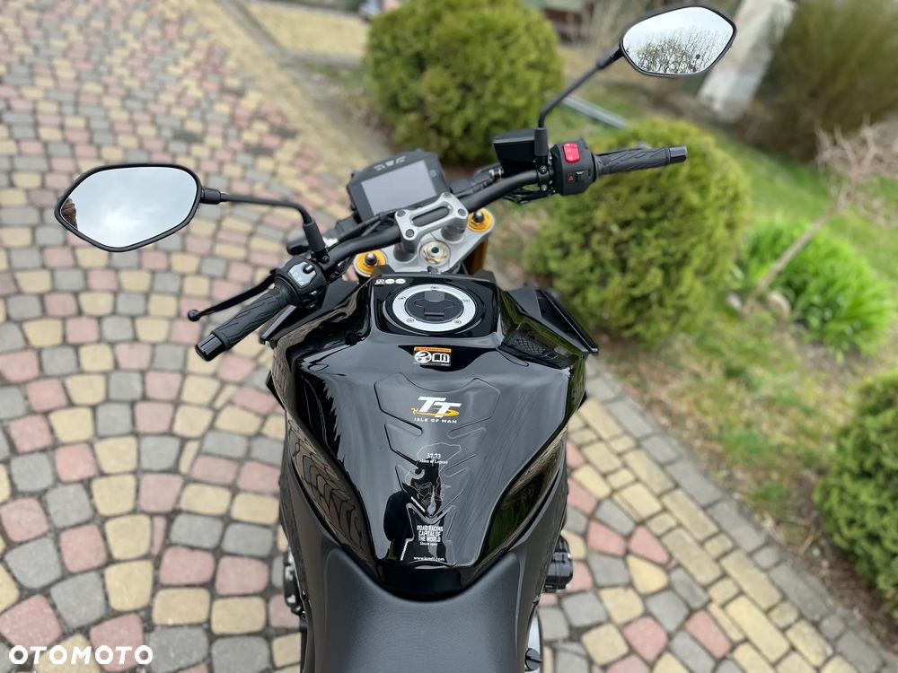 Suzuki GSX 1000 - 13