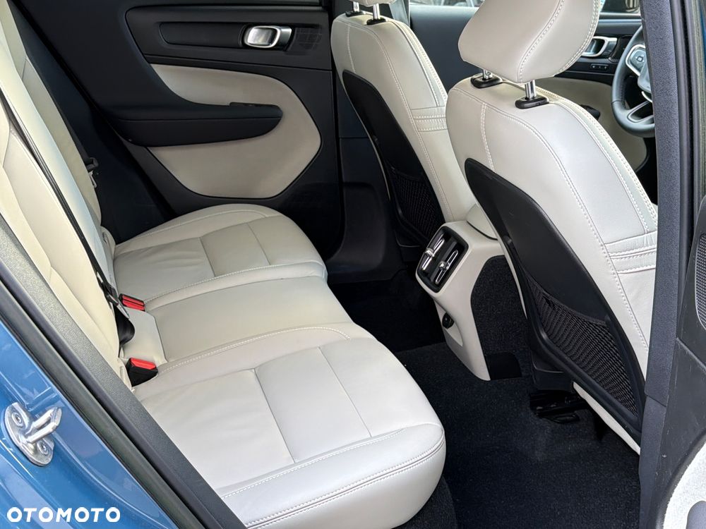 Volvo XC 40 B3 B DKG Ultra Black Edition - 38