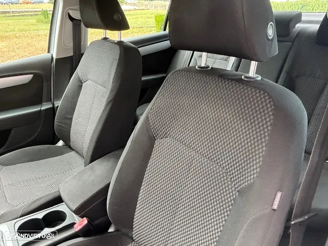 VW Passat 1.6 TDI BlueMotion - 30