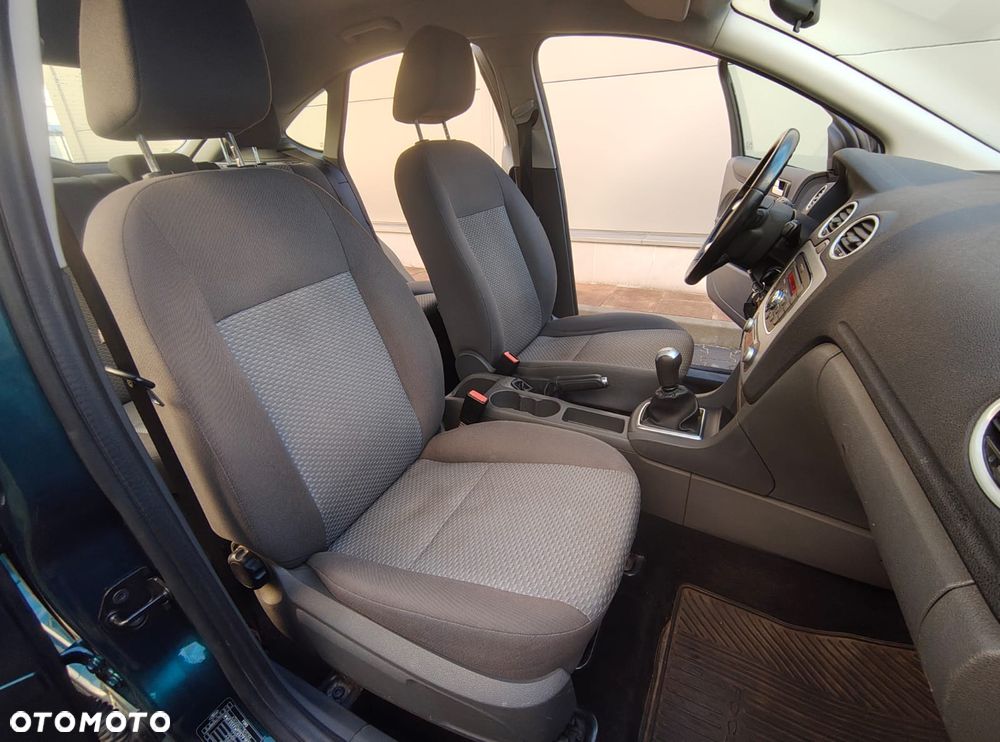 Ford Focus 1.6 16V Style - 12