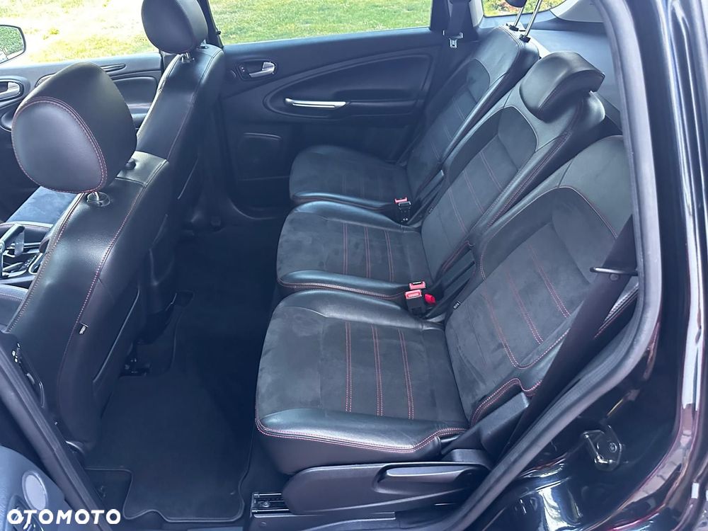 Ford S-Max - 32