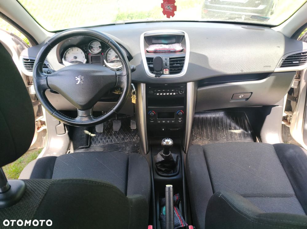 Peugeot 207 1.4 - 12