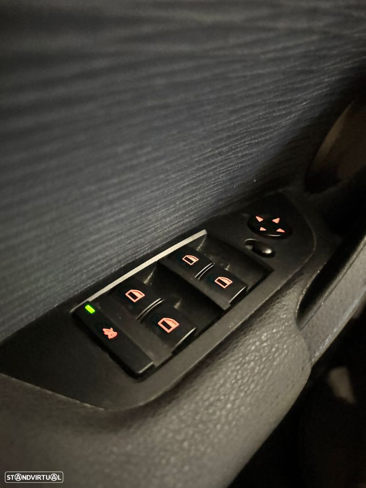 BMW X1 16 d sDrive Line Sport - 32