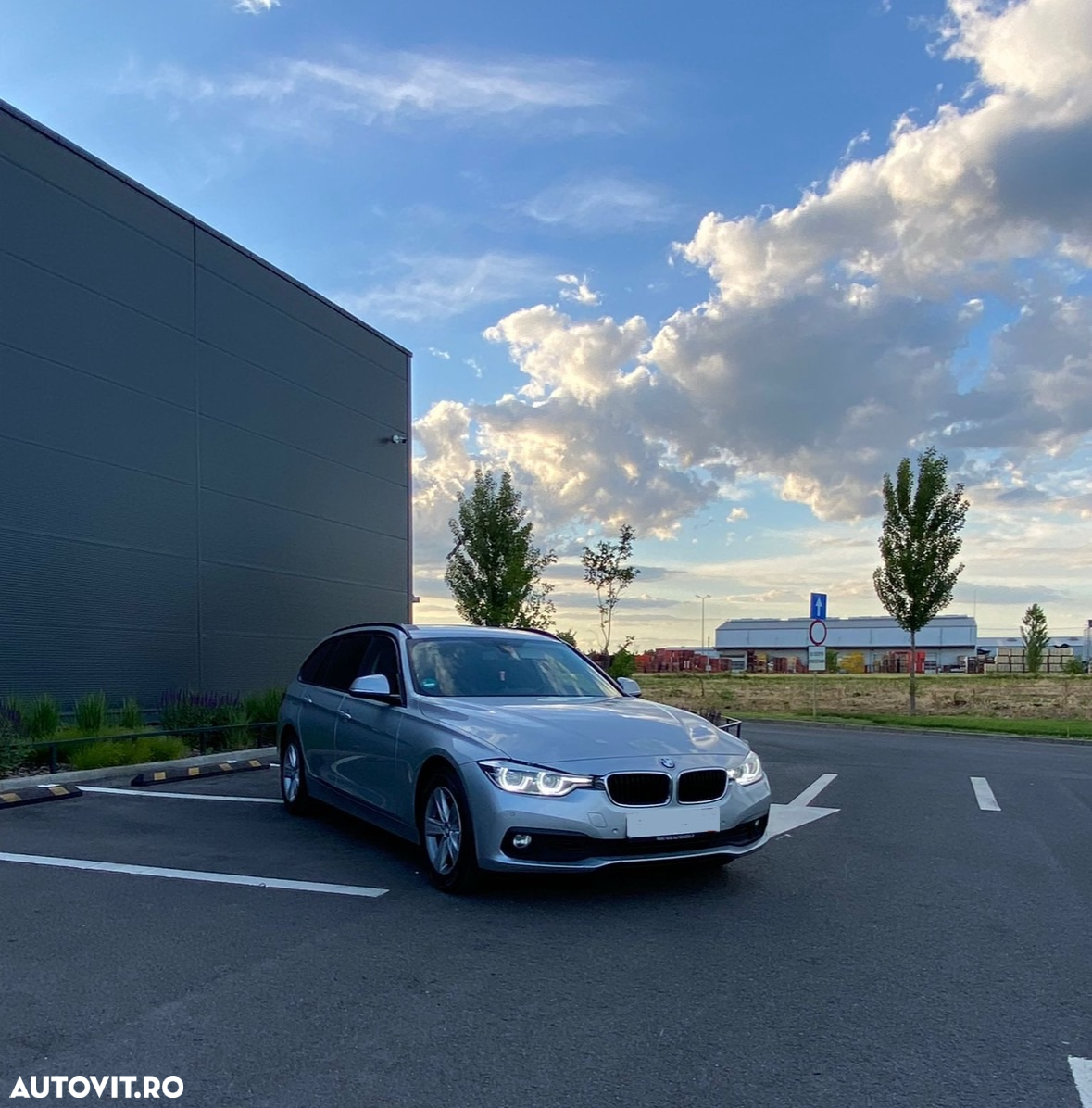 BMW Seria 3 318d Touring Aut. - 38