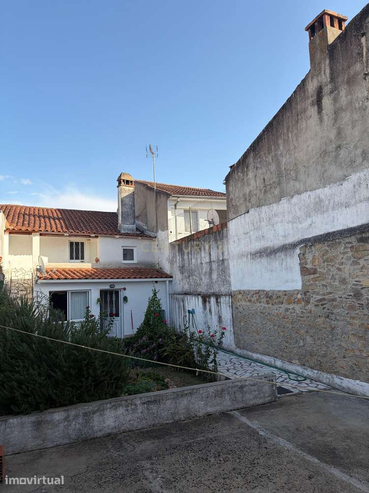 Moradia T6 com quintal e palheiro em Monforte da Beira — Espaço, charm - Grande imagem: 4/29