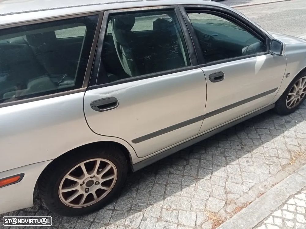 Volvo V40 1.6 - 12