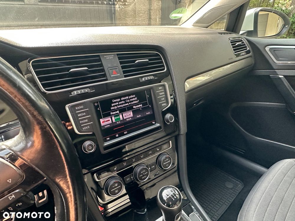 Volkswagen Golf 2.0 TDI SCR Life - 23