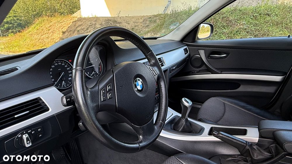 BMW Seria 3 320d xDrive - 16