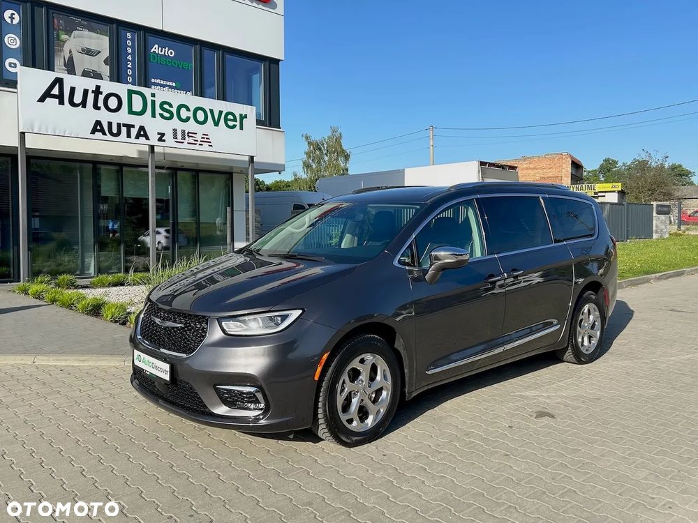 Chrysler Pacifica - 1