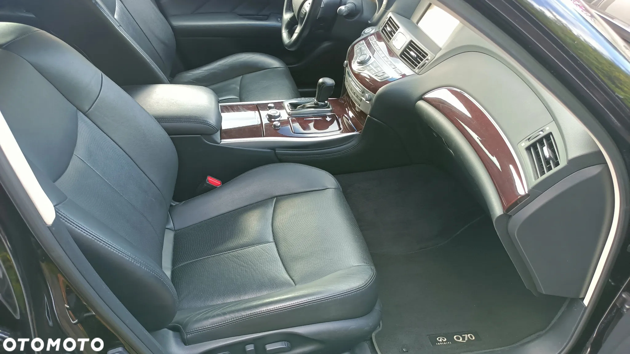 Infiniti Q70 - 13