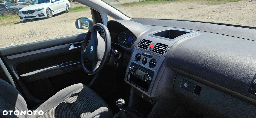 Volkswagen Touran - 23