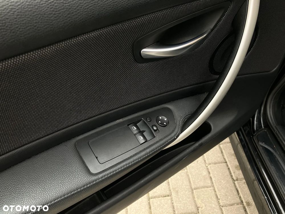 BMW Seria 1 120d Edition Sport - 32