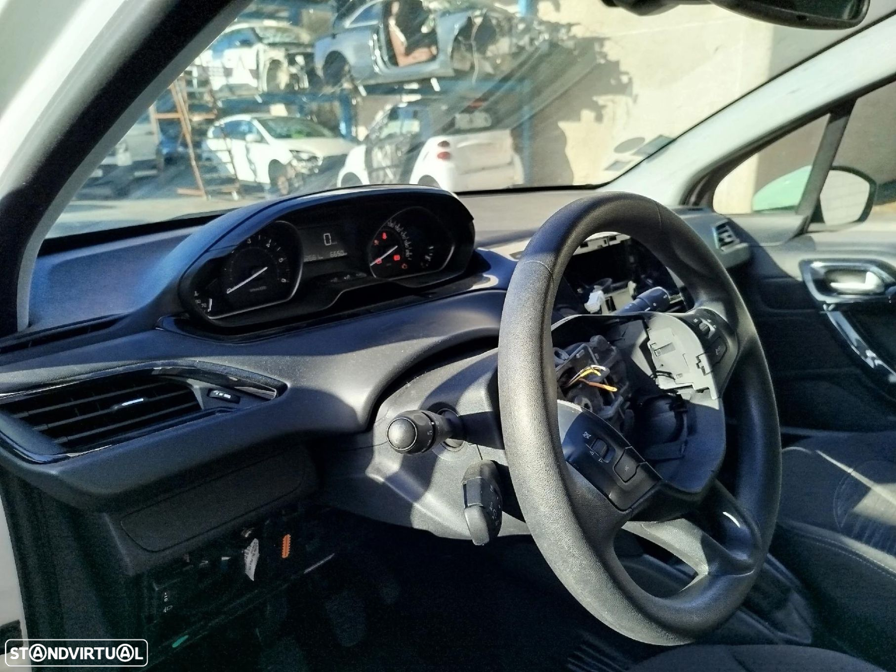 Para peças PEUGEOT 208 - 7