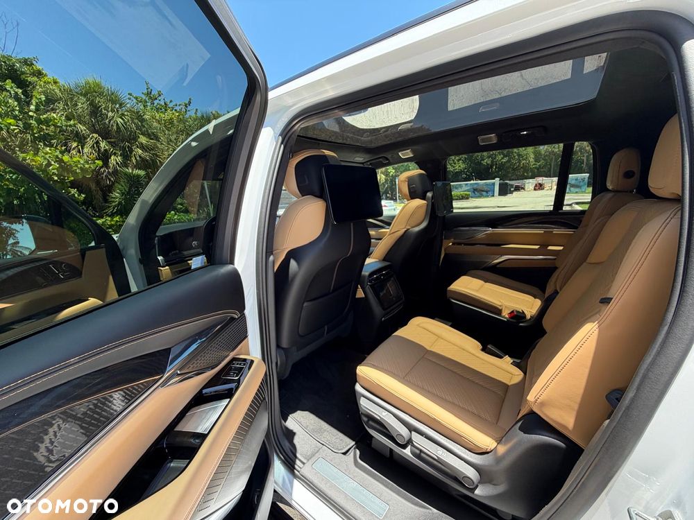 Cadillac Escalade - 14