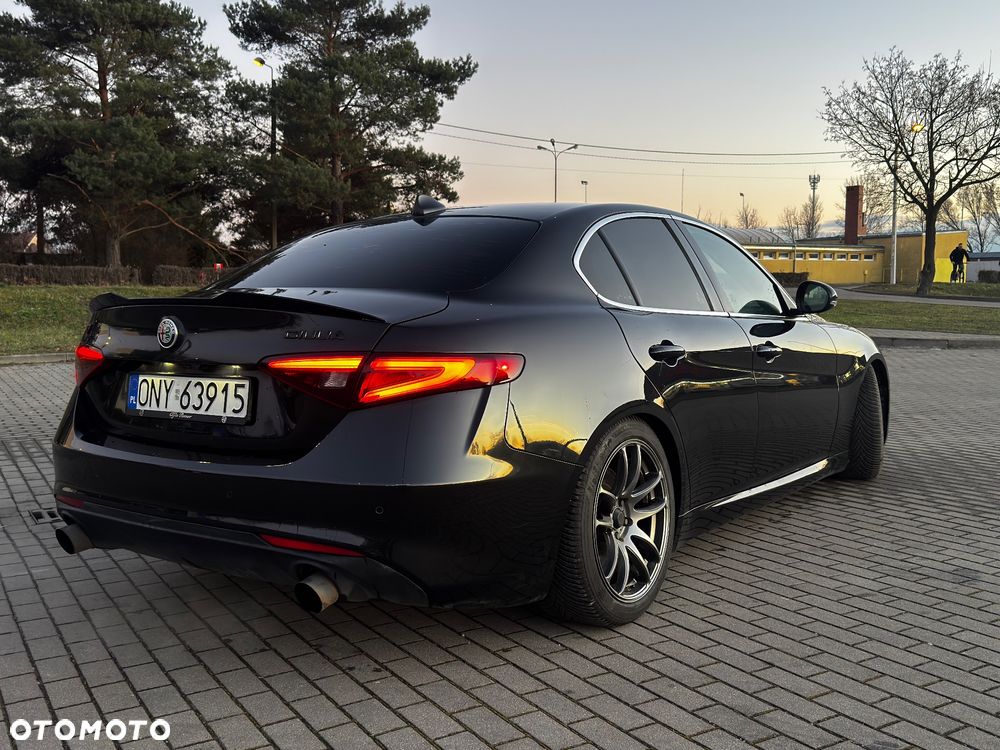 Alfa Romeo Giulia 2.0 Turbo 16V AT8-Q4 Ti - 3