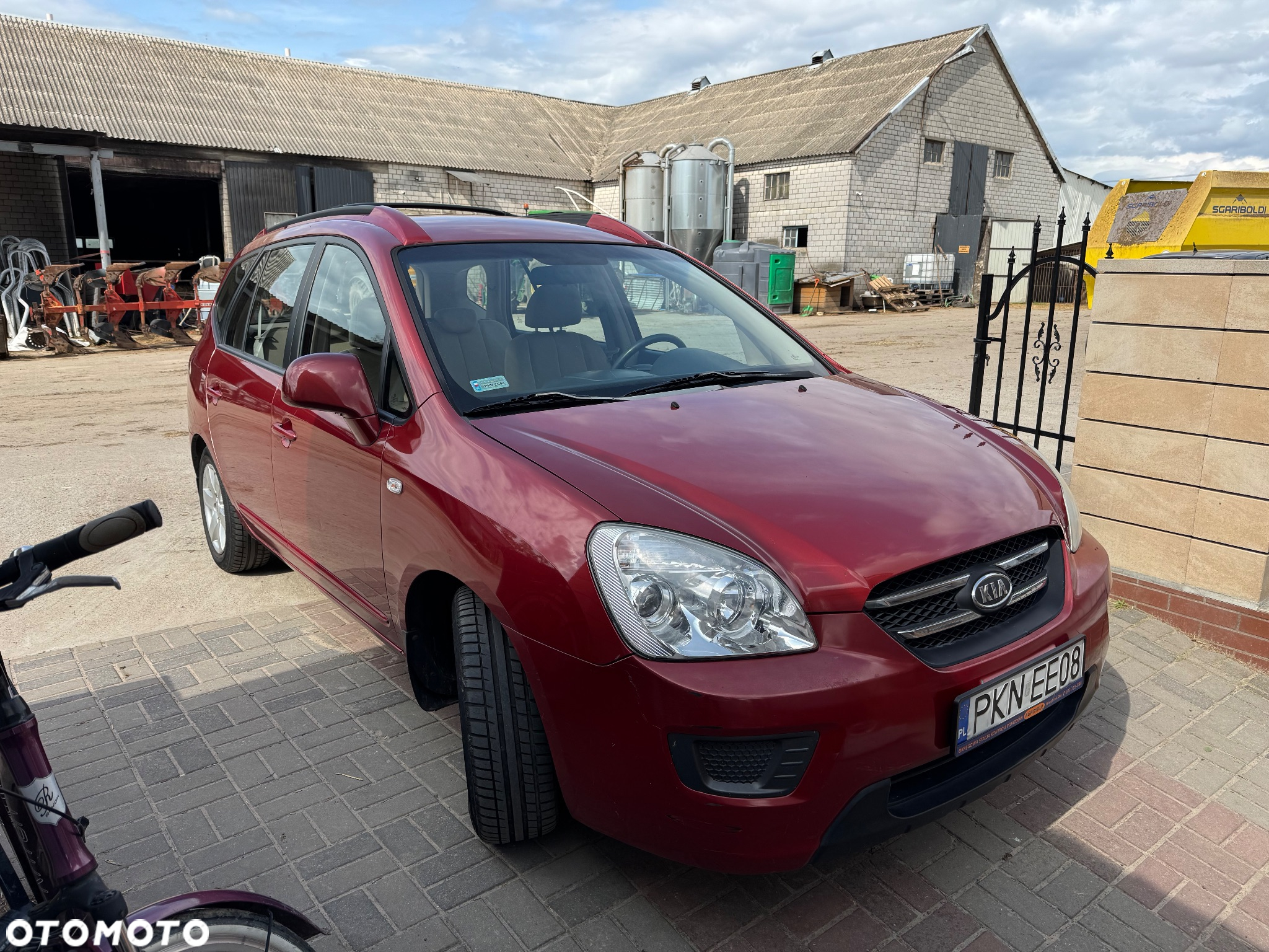 Kia Carens - 2