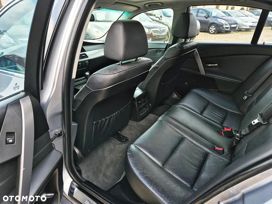 BMW Seria 5 523i - 31