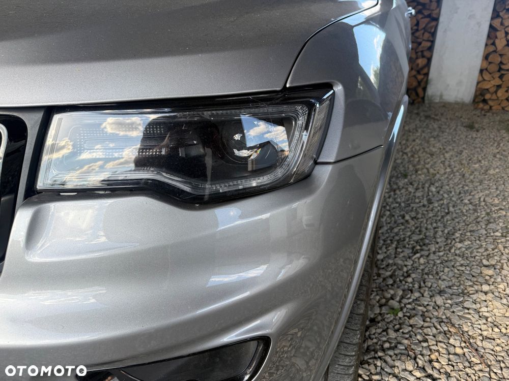Jeep Grand Cherokee - 21