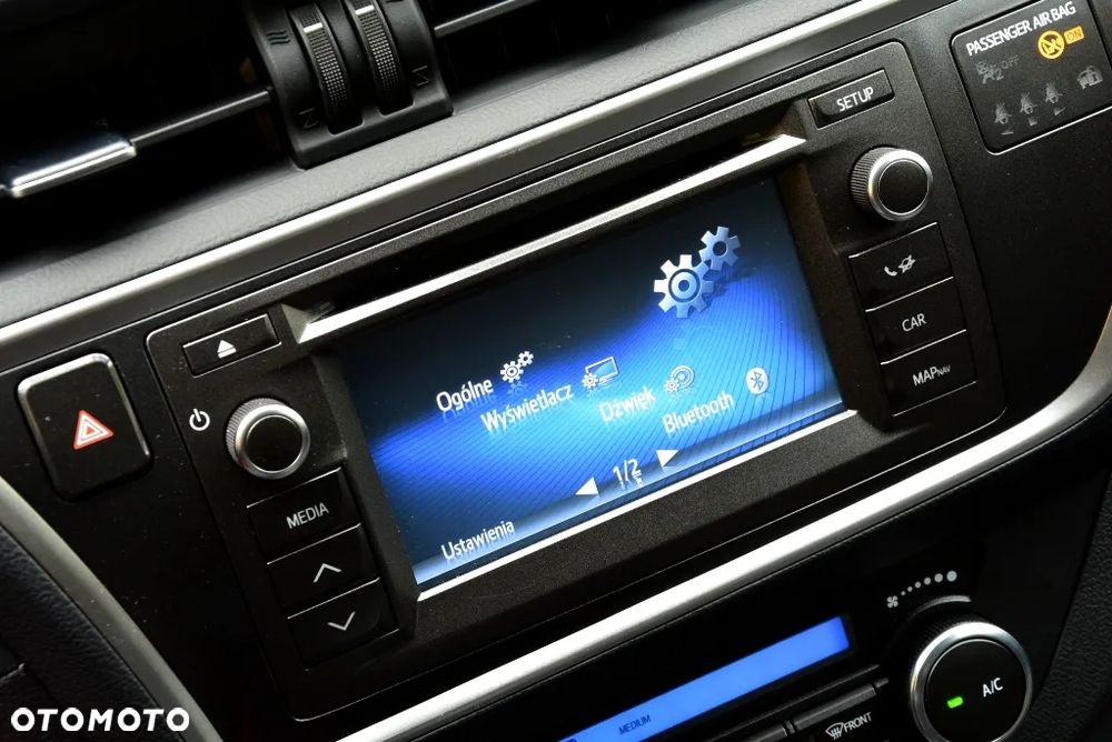 Toyota Auris 1.6 Premium Comfort - 11