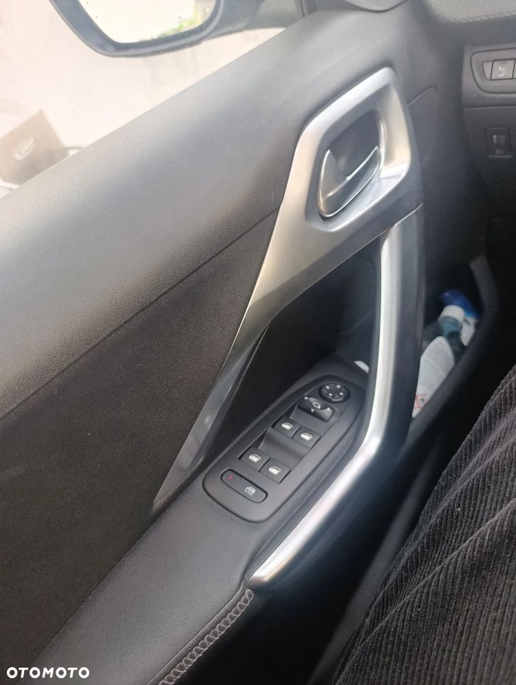 Peugeot 2008 PureTech 110 Stop&Start EAT6 GT-Line Edition - 3